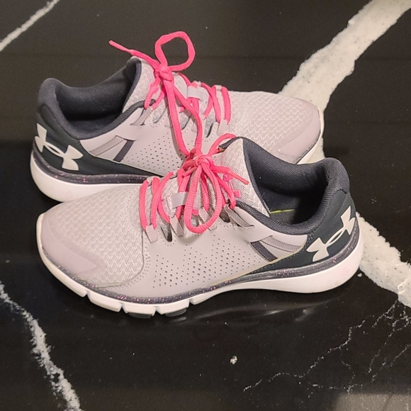 light pink under armour shoes